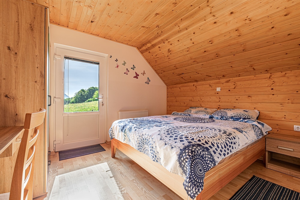 Family Chalet, 3 Bedrooms, 2 Bathrooms, Mountainside (Ranch Stojnšek House With Sauna) photo 2