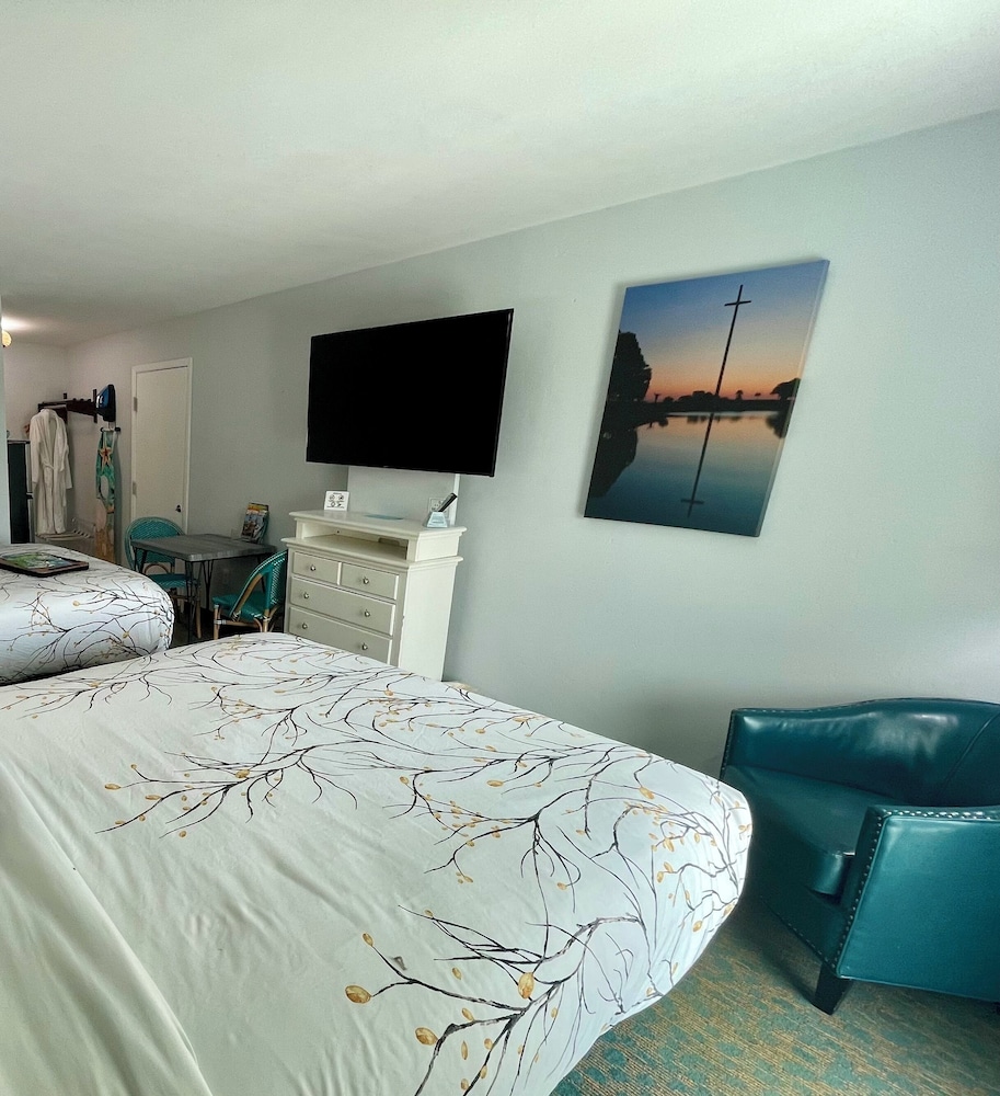 Grand Room, 2 Queen Beds, Balcony, Ocean View photo 2