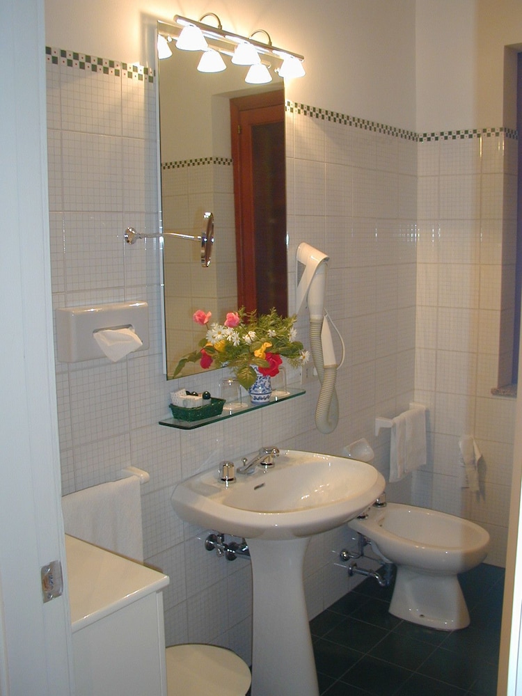 Family Room - Photo 3