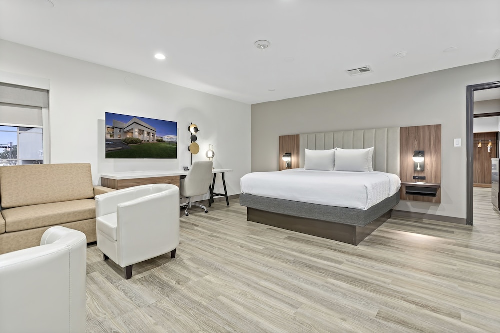 Suite, Multiple Beds, Non Smoking - Photo 1