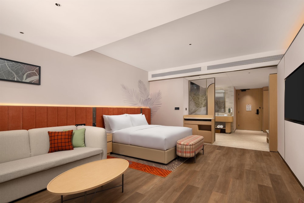 Deluxe Room, 1 King Bed (W/Sb) photo 3