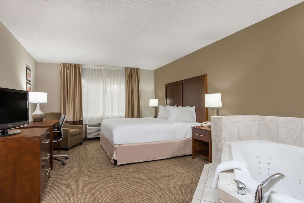 Deluxe Room, 1 King Bed, Non Smoking - Photo 1