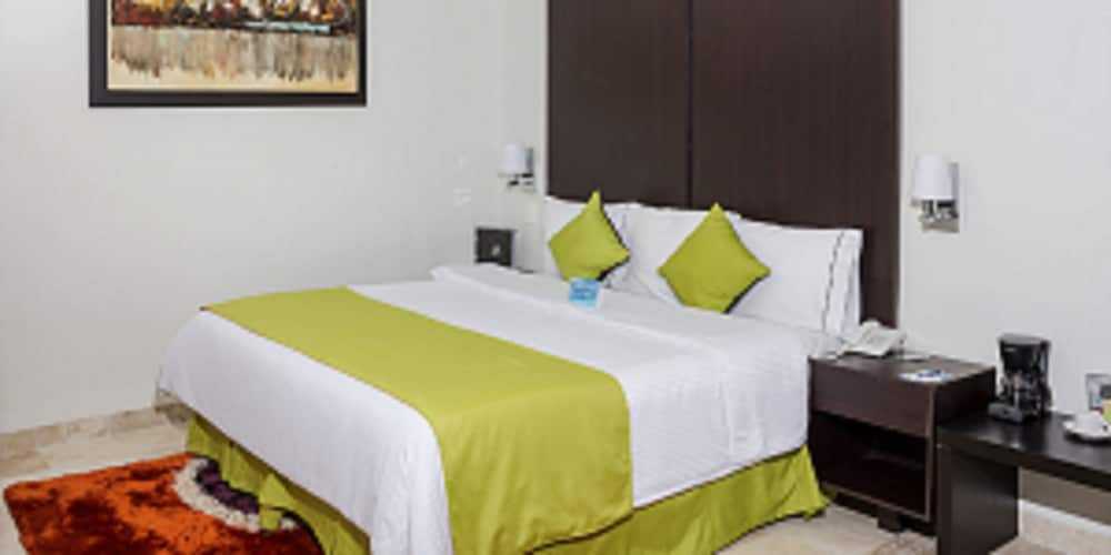 Standard Room, 1 Queen Bed photo 2