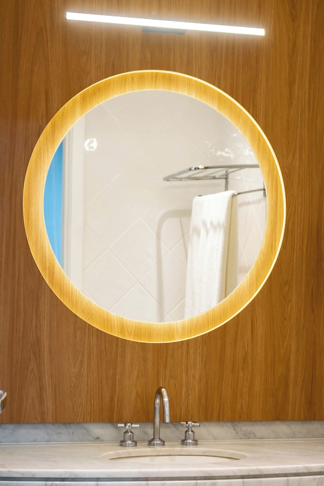 Superior Twin Room, Non Smoking - Photo 8