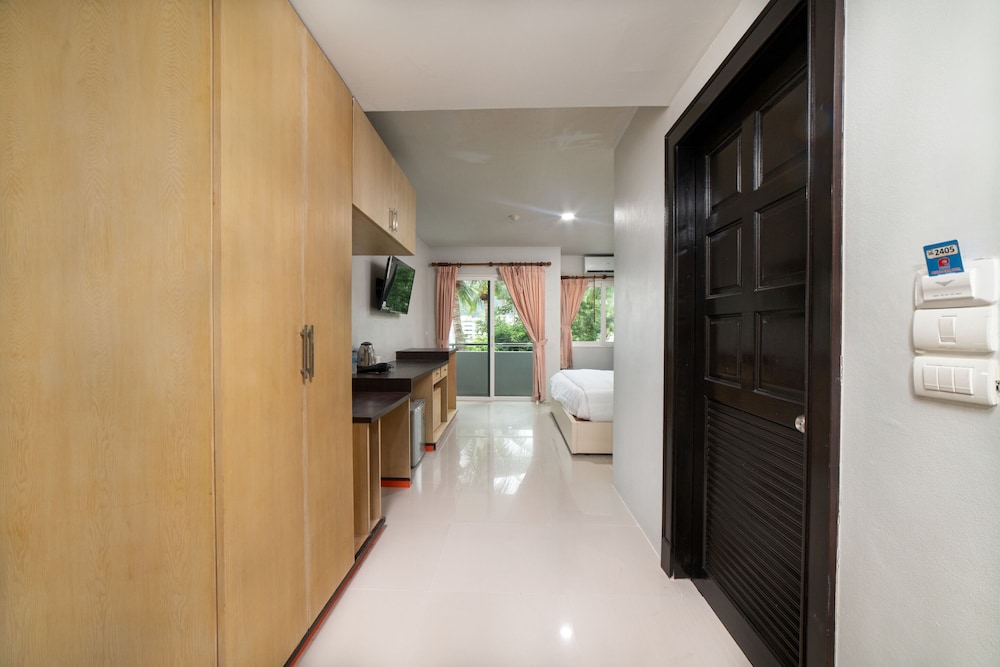Deluxe Double Room - Photo 10