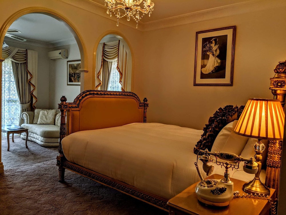 Standard Room, Balcony (Victorian Suites) with Split level, Spacious Lounge area, Ensuite bathroom