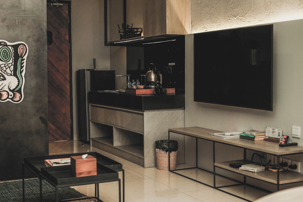 Suite - Photo 8