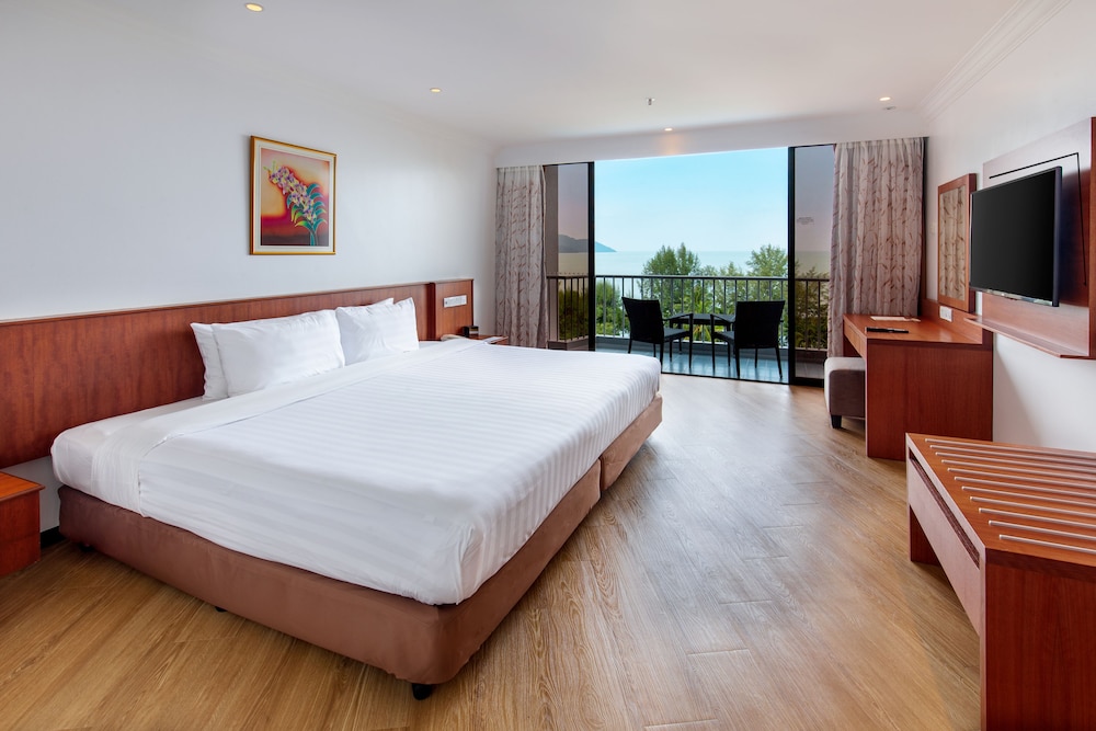 Suite, 1 King Bed, Sea View - Photo 1