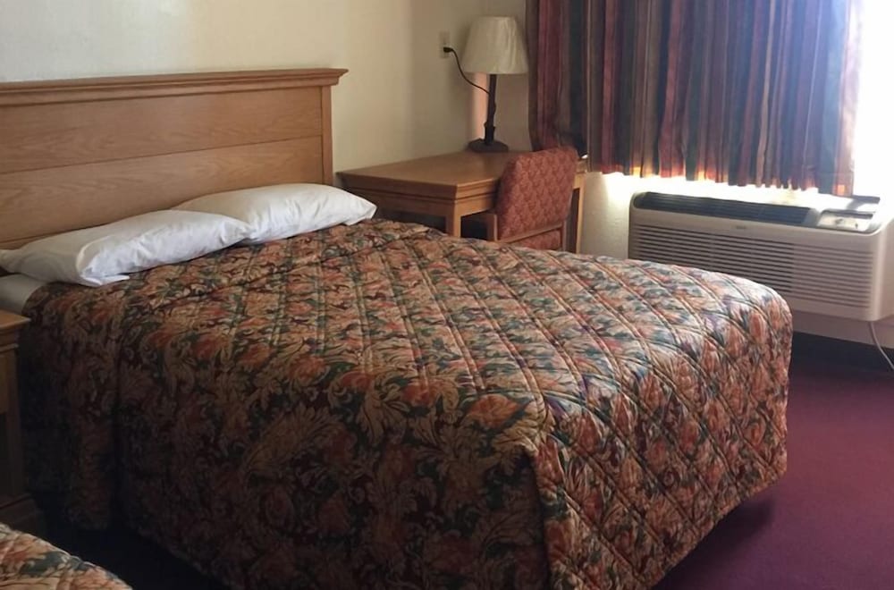 Standard Room, 1 King Bed, Non Smoking photo 1