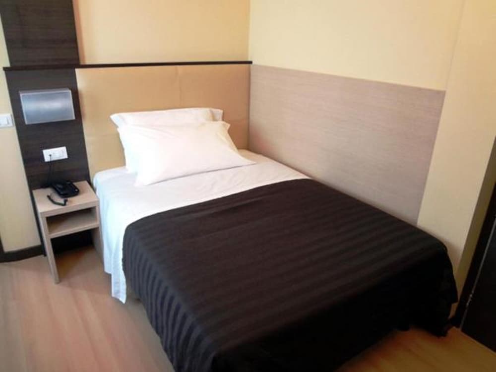Single Room photo 3