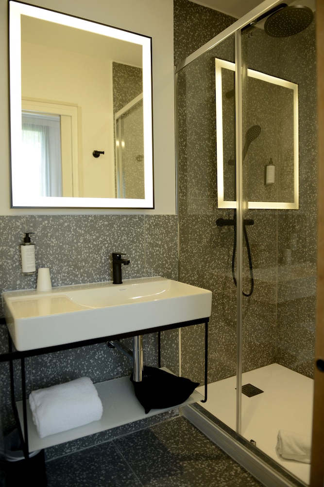 Superior Double Room, Non Smoking - Photo 10