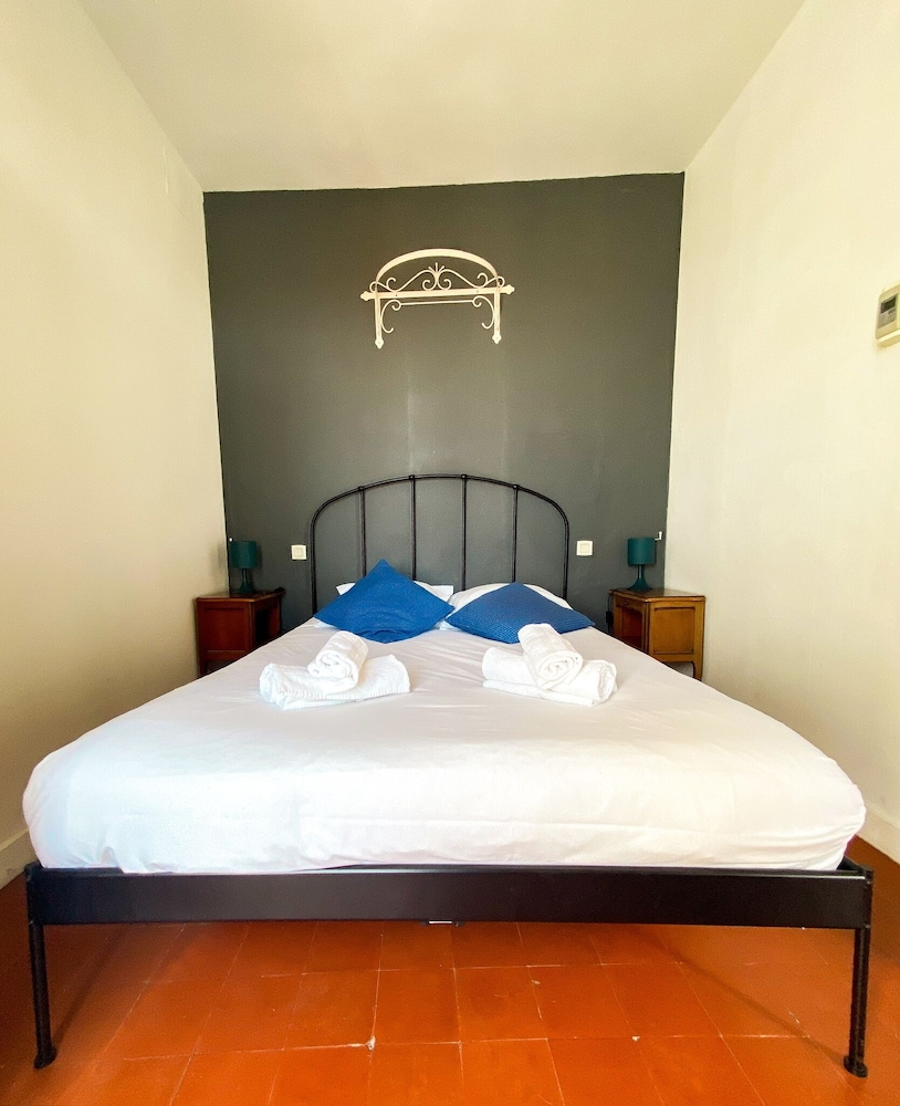 Economy Double Room, 1 Double Bed, Non Smoking, Private Bathroom - Photo 4