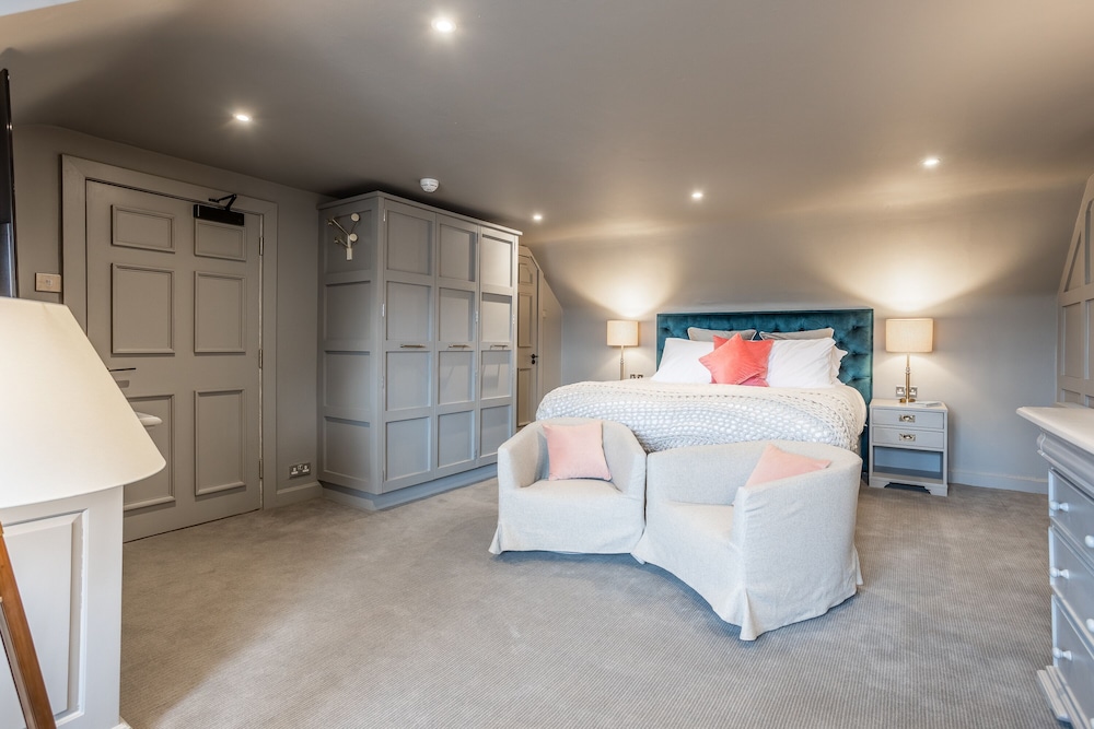 West Park House Double or Twin Bedroom - (1 King or 2 Singles)