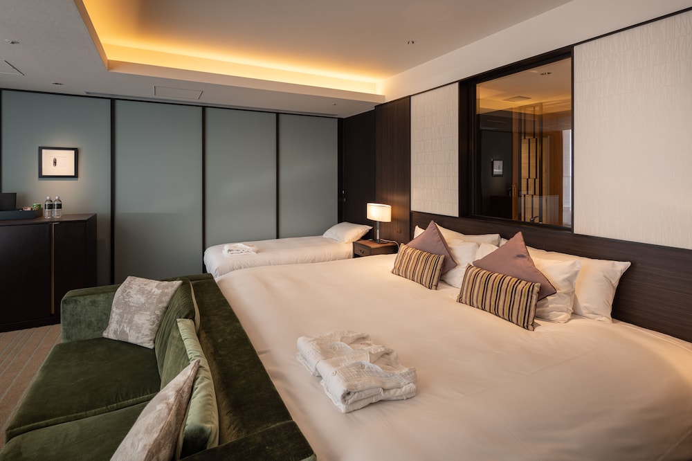 Modern Superior Room, 48 sqm, 1 Wide King Bed, Non Smoking