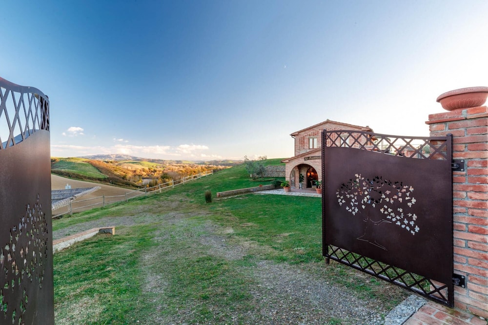 Villa, Smoking photo 2