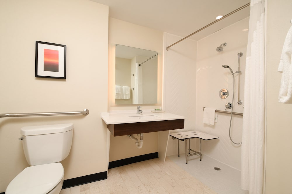 Suite, 1 King Bed, Accessible (Mobility Accessible) - Photo 4