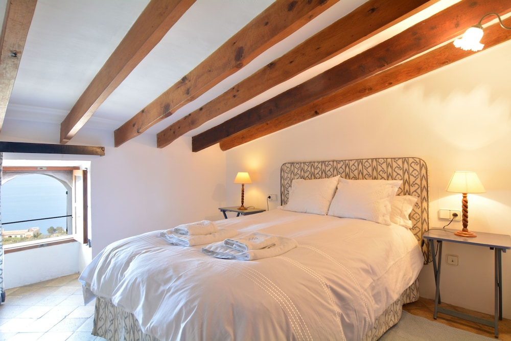 Double Room with Sea or Mountain Views - Photo 1