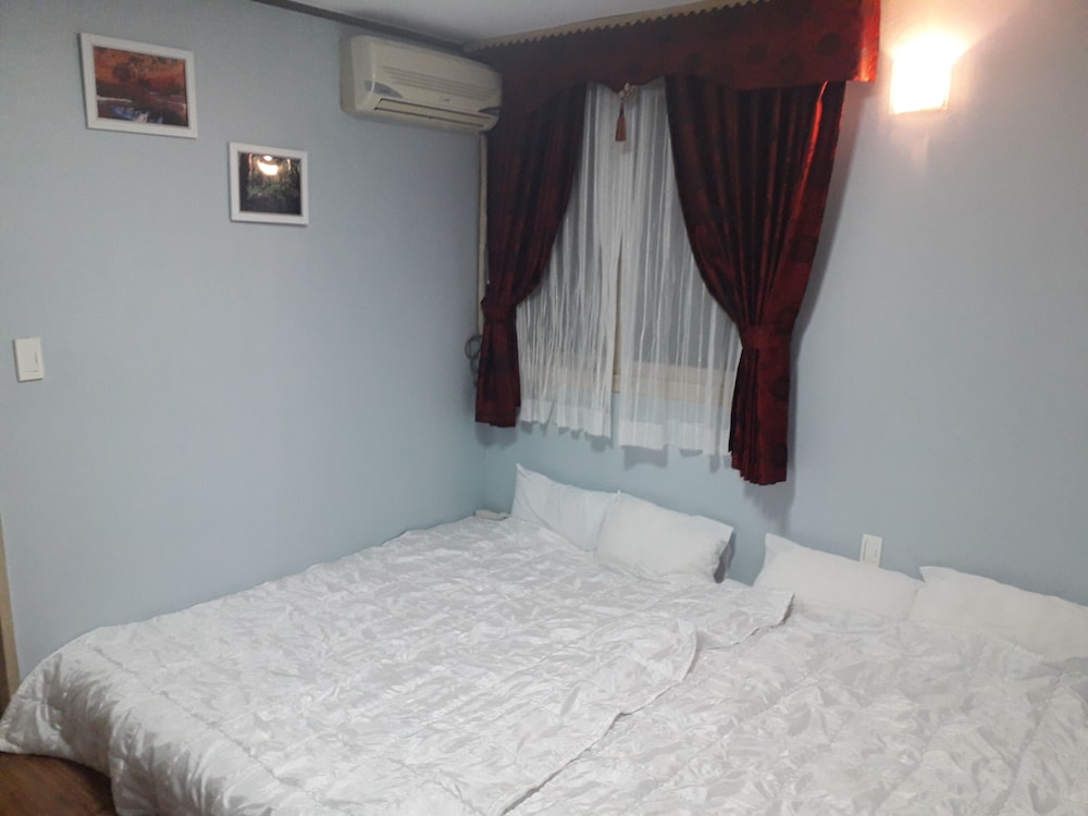 Family Room (Traditional Room) photo 1