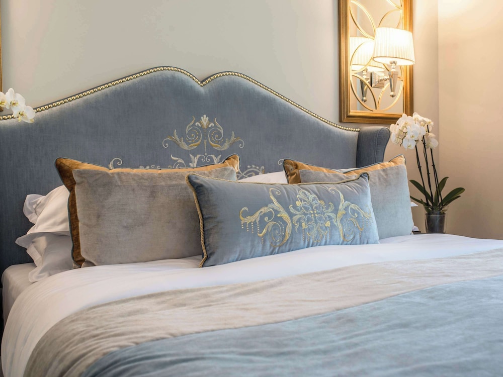 Junior Suite, 1 King Bed photo 3