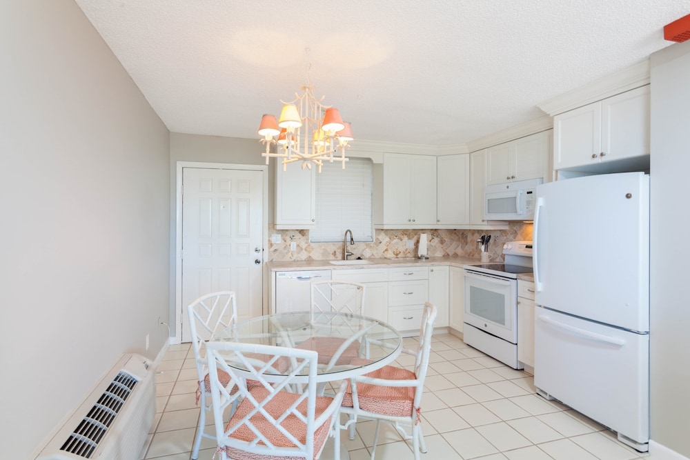 Condo, 1 Bedroom photo 2