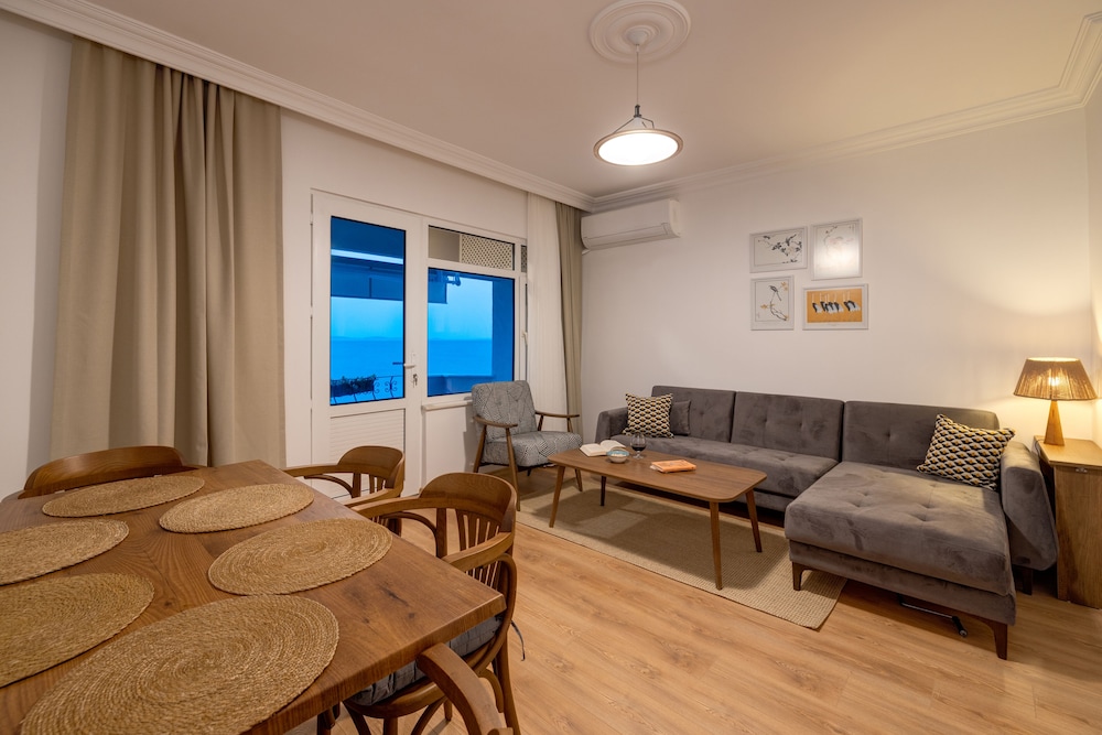 Panoramic Condo, Sea View