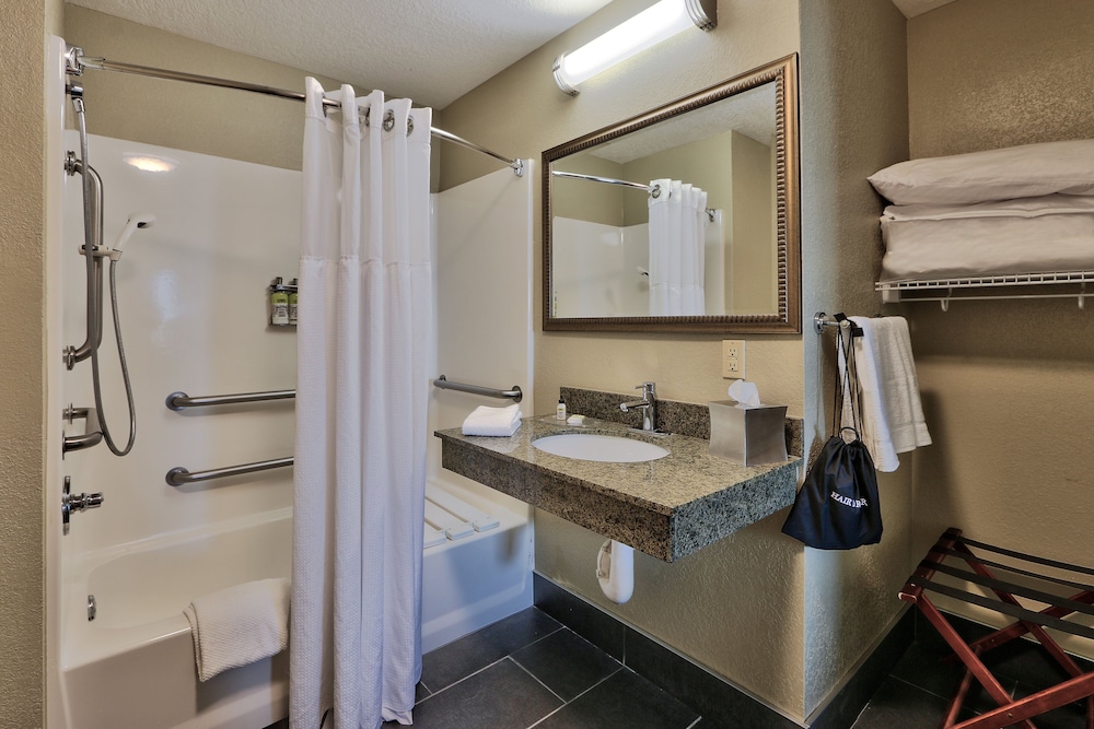 Suite, 2 Bedrooms, Kitchen - Photo 6