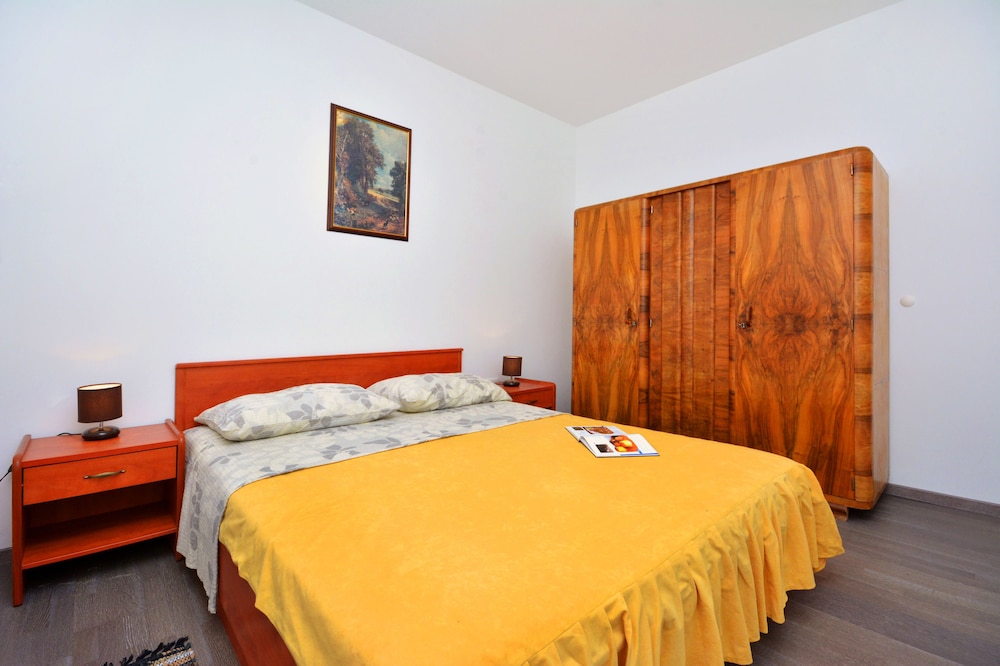 Economy Apartment, Park View