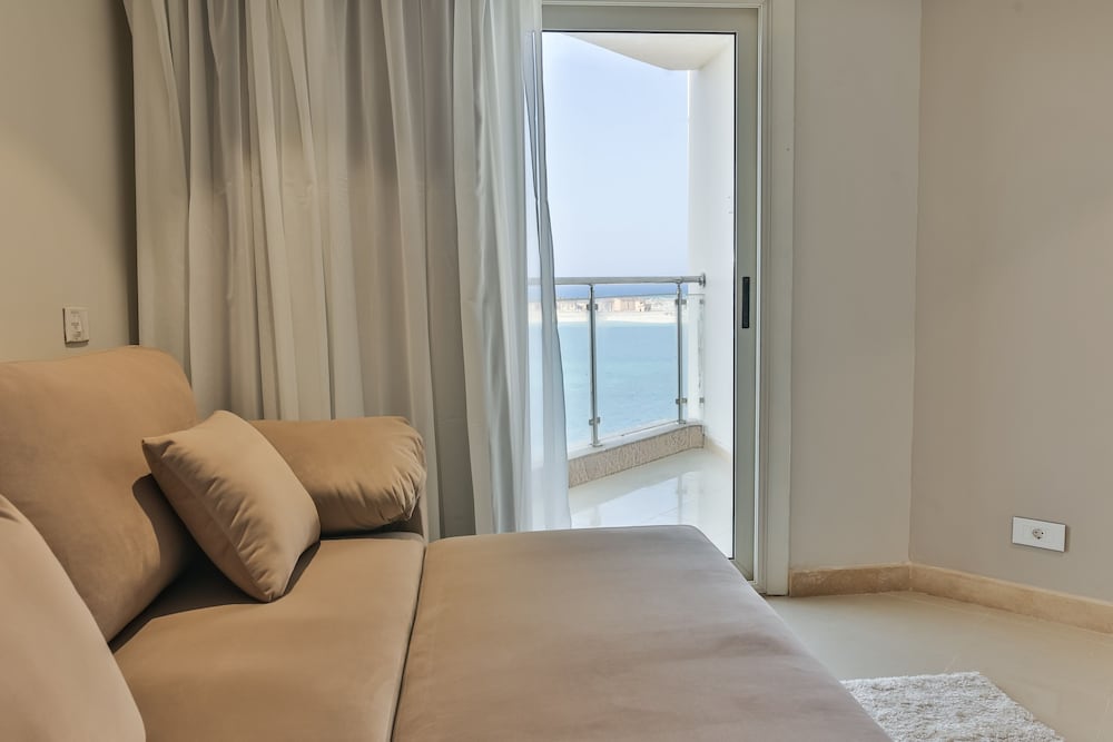 Deluxe Room, 1 King Bed (Sea Side View) - Photo 6