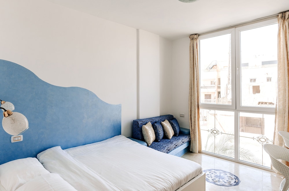 Panoramic Triple Room (2 + 1 room with Pyramids view) photo 3