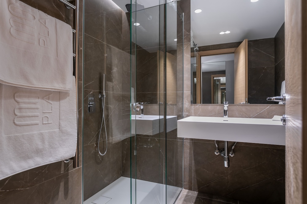 Standard Double Room - Photo 10
