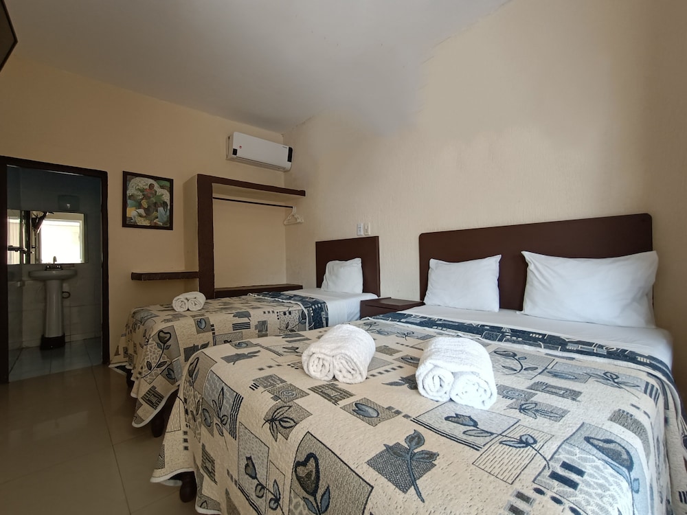 Triple Room, Multiple Beds, Non Smoking, Pool View photo 2