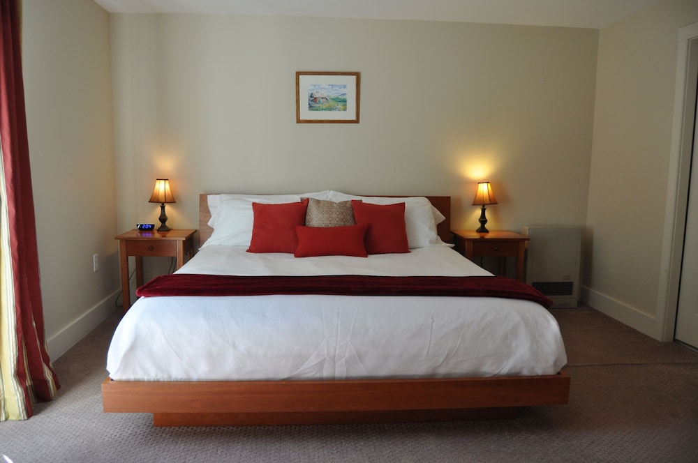 Luxury Room, 1 King Bed, Balcony, River View