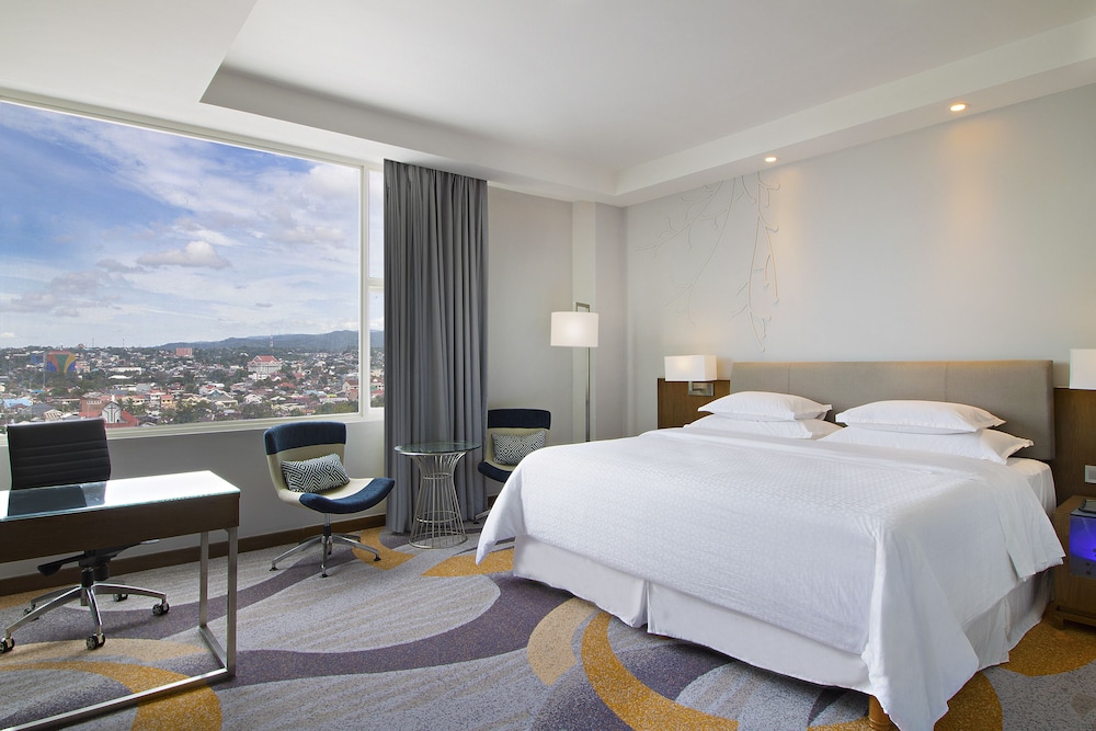 Suite, 1 King Bed, City View