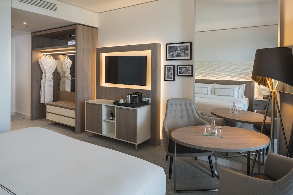 The Level Premium Room with Skyline View thumbnail 5