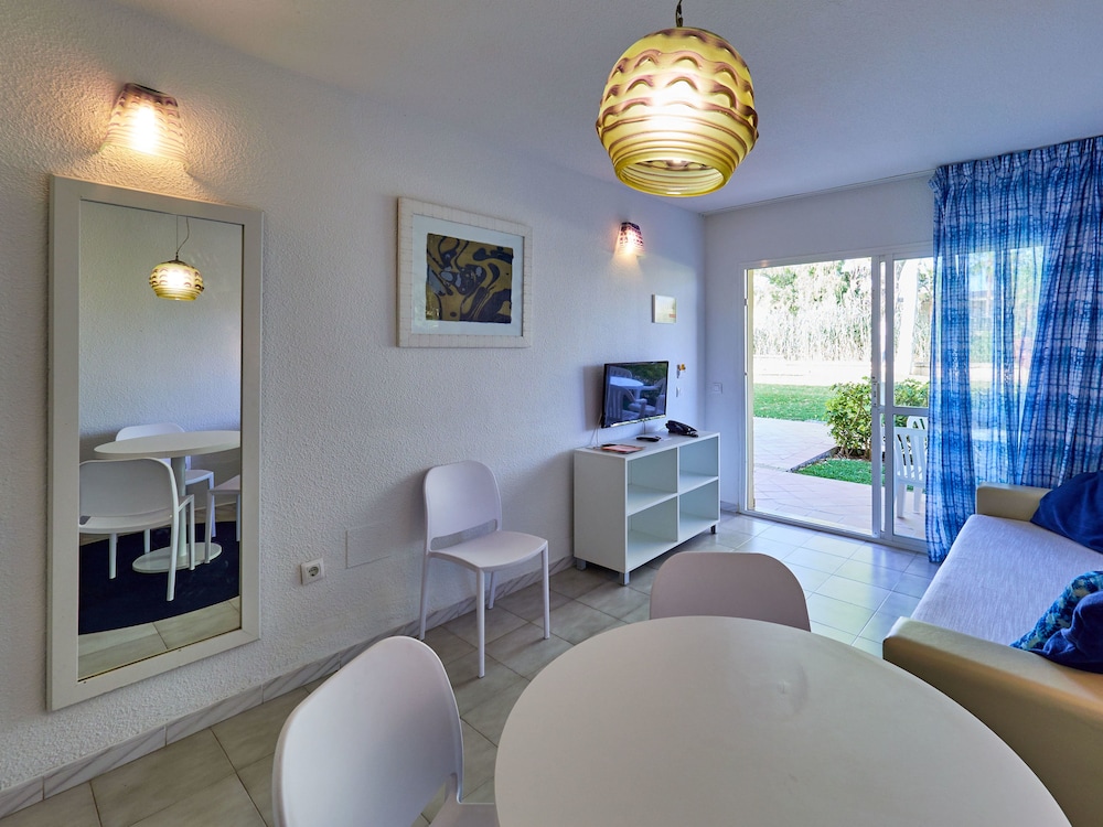 Family Apartment, 1 Bedroom (2 adults + 2 children) photo 2