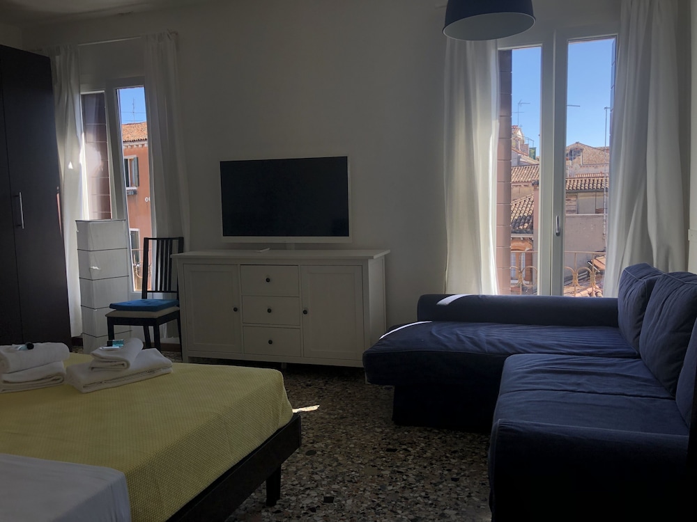 Quadruple Room, Shared Bathroom, City View photo 1