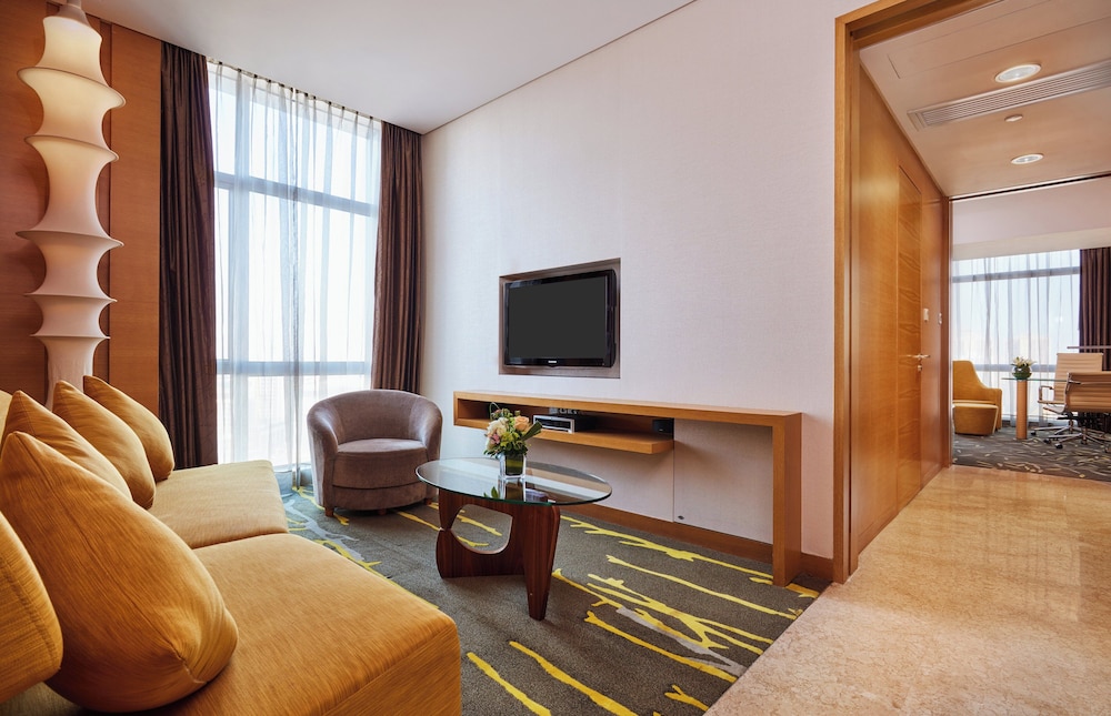 Suite, 1 Bedroom - Photo 8