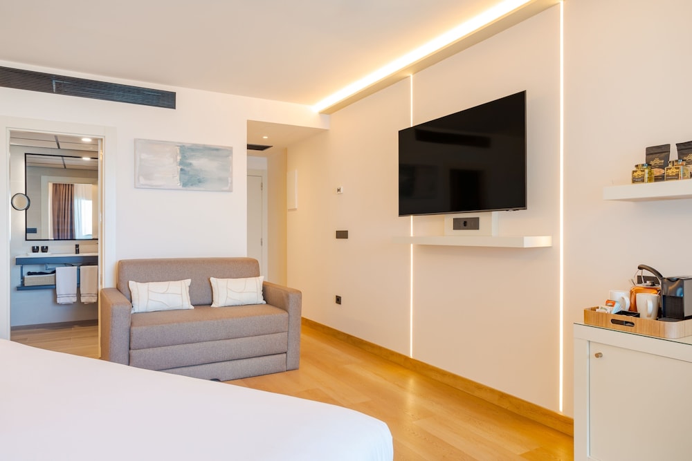 The Level Grand Premium Room Adults Only - Photo 3