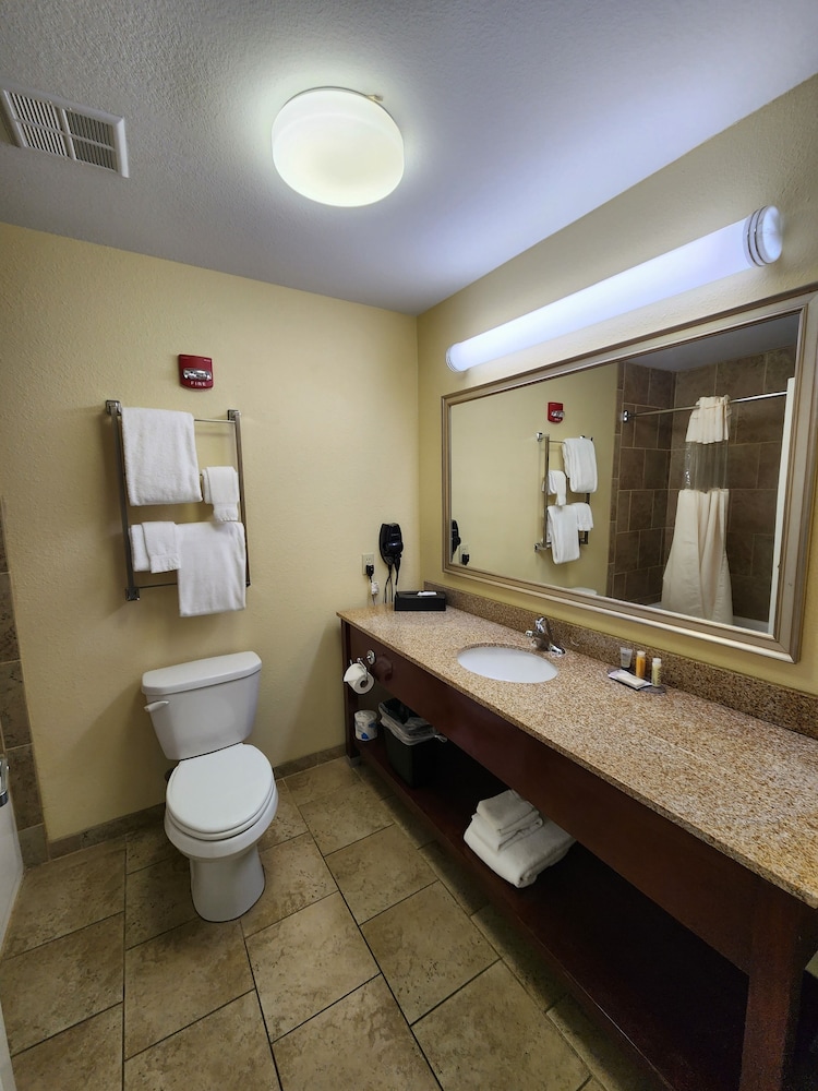 Double Queen Room - Photo 2