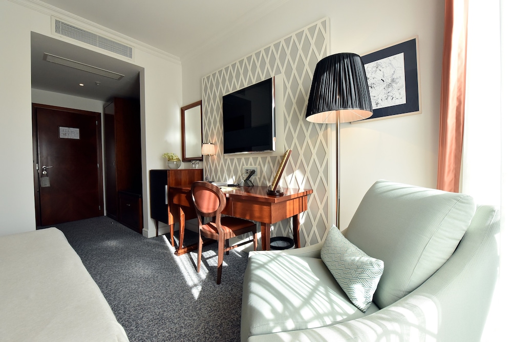 Standard Single Room, 1 Queen Bed photo 3