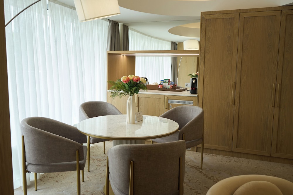 Executive Suite photo 2
