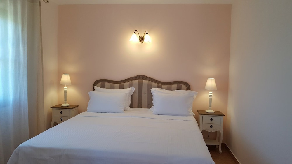 Suite (Romantic Luxury) photo 2