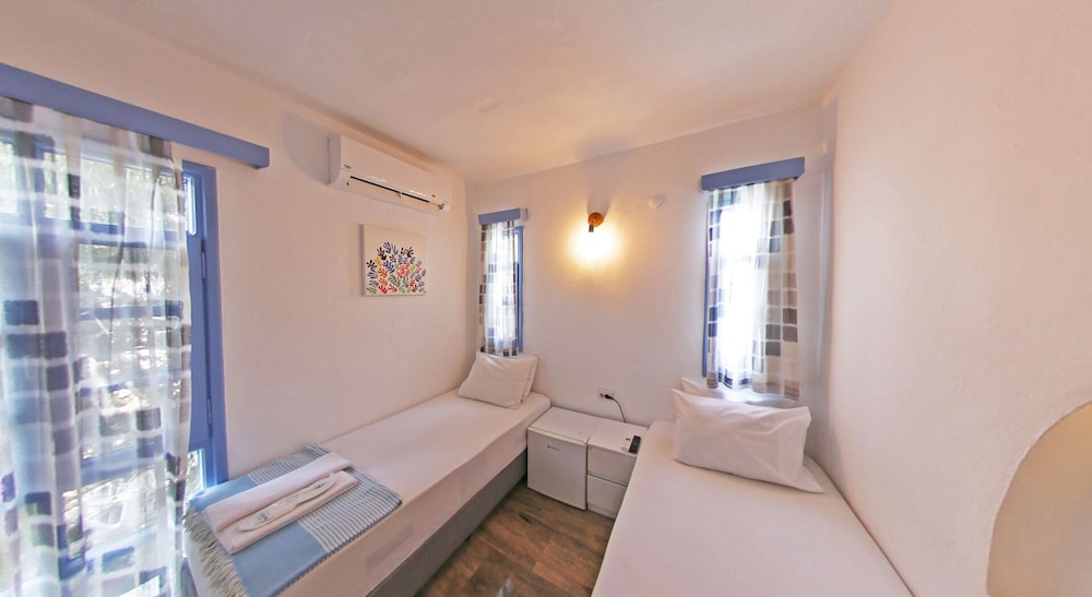 Standard Twin Room, 2 Twin Beds - Photo 1