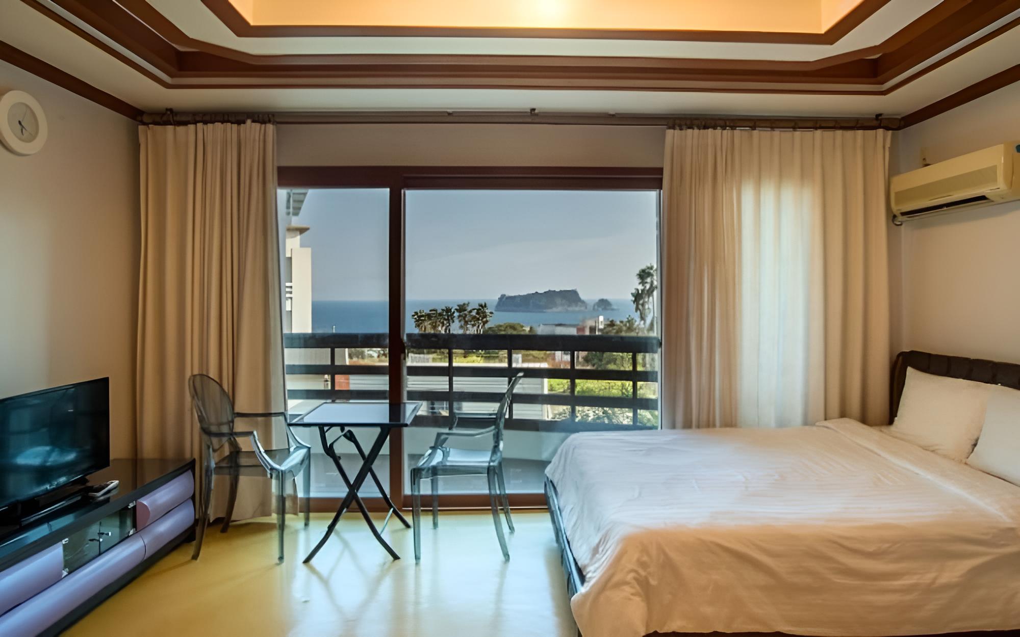 Room (Junior Suite B)
