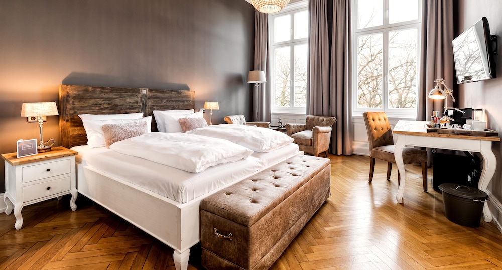 Deluxe Double Room, Alster View thumbnail 5
