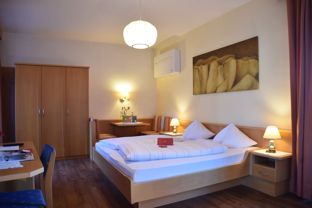 Deluxe Double Room, Balcony, Garden View