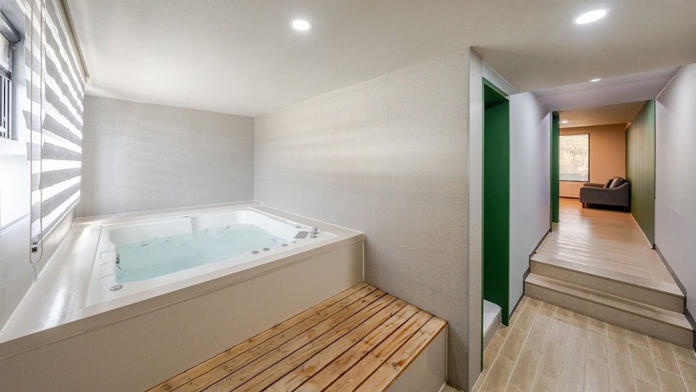 Basic Room, 1 Bedroom (Room B203 (Couple/Family Room)) - Photo 6