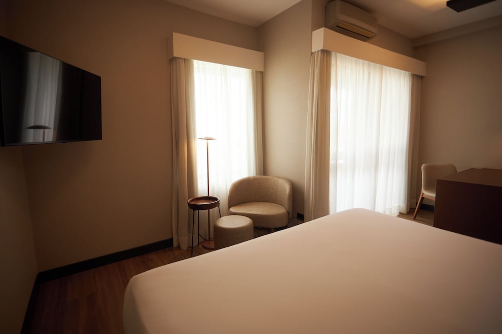 Luxury Room, 1 King Bed - Photo 2