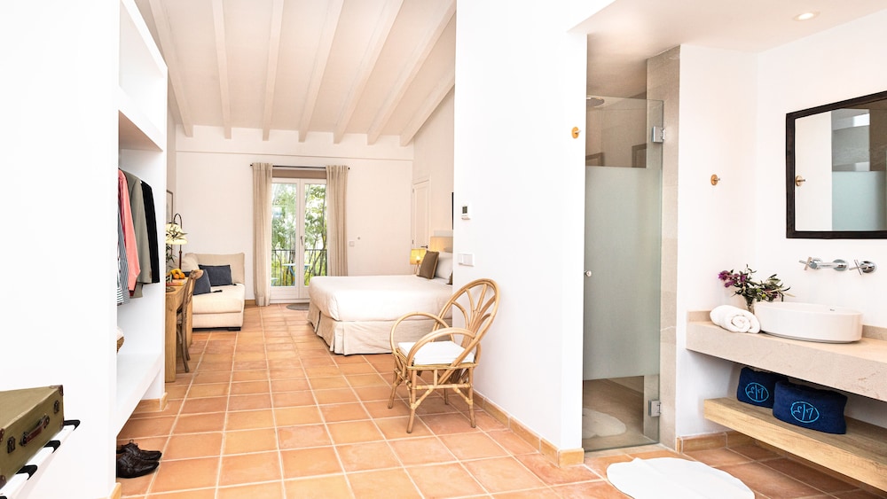 Suite, Balcony (Eduardo Chillida) photo 2