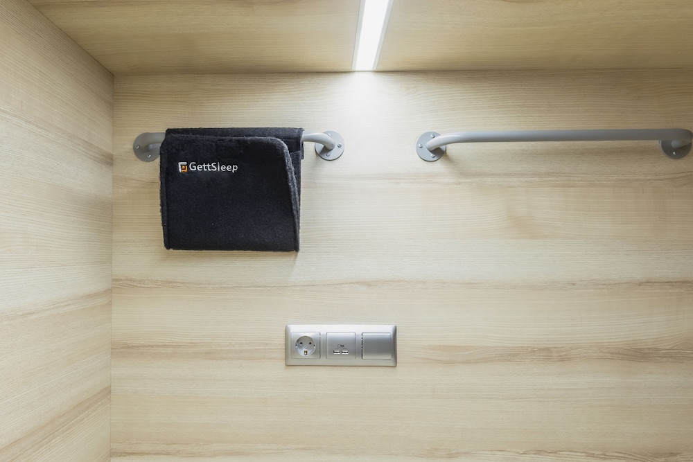Single Capsule (12-Hour Accommodations) photo 3